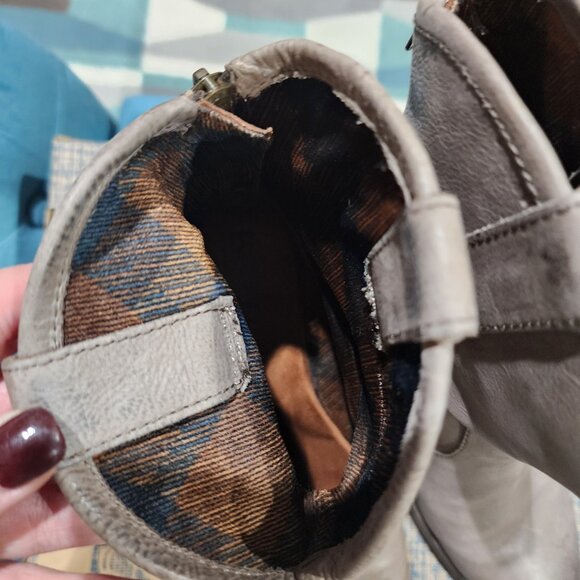 BORN Wynd Grey Leather Booties - Picture 2 of 4